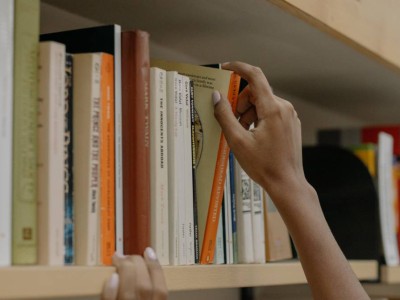 
                    Казахстанцам предлагают обсудить проекты новых учебников 
                