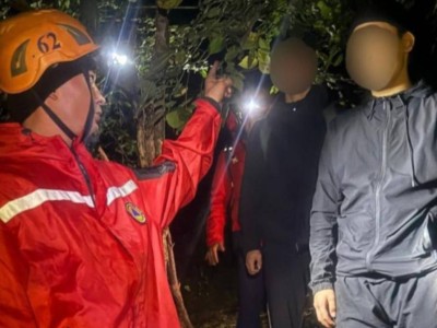 
                    Спасатели в очередной раз оказали помощь туристам
                