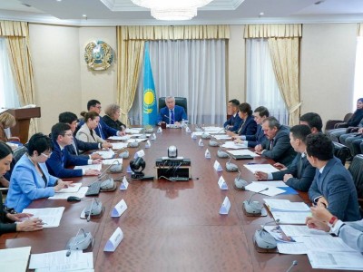 
                    В Казахстане установлен запрет на вывоз бензина и ввоз яблок автотранспортом
                