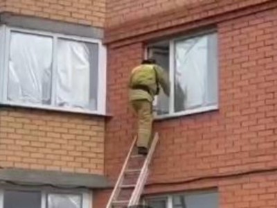 
                    Закрылся в квартире: четырехлетнего мальчика спасли в Кокшетау
                