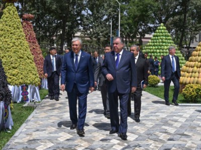 
                    Президенты Казахстана и Таджикистана посетили выставку сельскохозяйственной продукции и национальных блюд
                