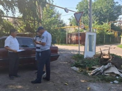 
                    В Алматы усилены работы по вывозу крупногабаритного мусора 
                