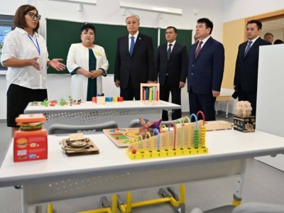 
                    Глава государства посетил ряд новых школ столицы
                