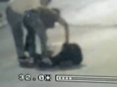 
                    Ограбление попало на видео в Астане  
                