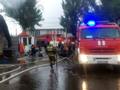 
                    Три автомобиля сгорели на рынке «Жибек жолы» в Алматы
                