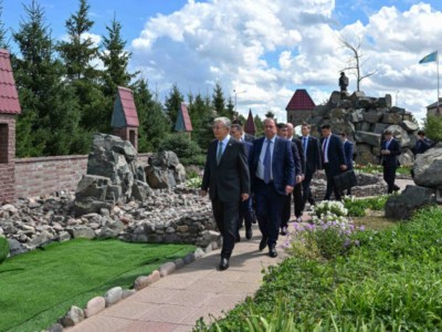 
                     Токаеву показали село Родина Акмолинской области
                