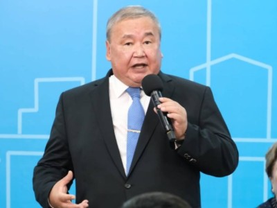 
                    Эрлан Батырбеков заявил об отсутствии негативного влияния АЭС на озеро Балхаш
                