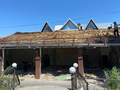 
                    Незаконное кафе и торговые площадки снесли в Алматы
                
