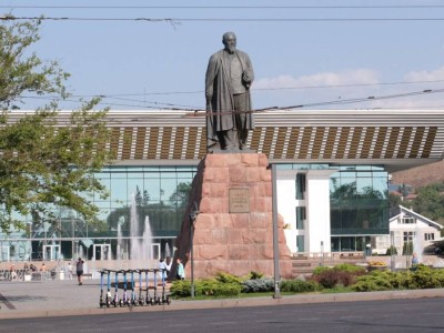 
                    Сколько казахстанцев носят имя Абай
                