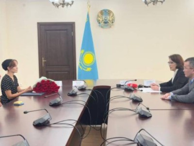 
                    Отца посмертного донора, спасшего жизни четырех пациентов, наградили в Минздраве РК
                