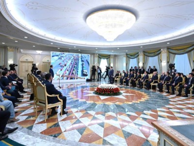 
                    Токаев и Мирзиёев приняли участие в церемонии прибытия поезда по маршруту Китай – Казахстан – Узбекистан
                
