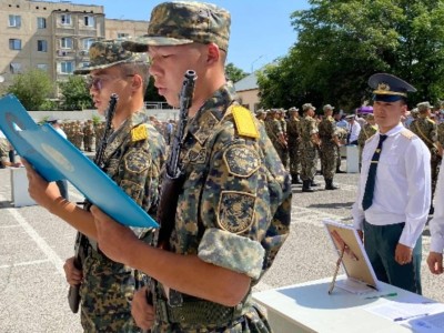 
                    Около 400 новоиспеченных гвардейцев присягнули на верность Родине в Шымкенте
                