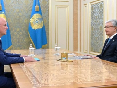 
                    Токаев принял первого заместителя Премьер-министра Романа Скляра
                