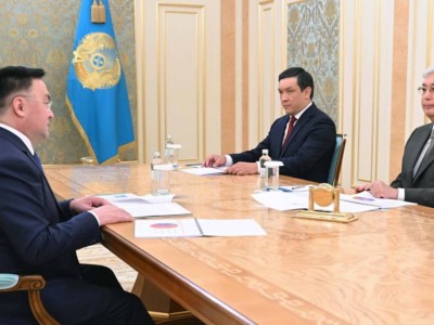 
                    Токаев принял председателя Верховного суда Асламбека Мергалиева
                