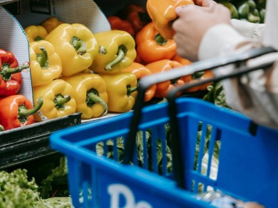 
                    Цены на восемь видов продуктов питания подешевели
                