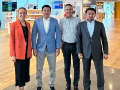 
                    Мадиев встретился с представителями компании Google в США
                