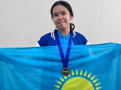 
                    Школьница из Караганды завоевала медаль на олимпиаде по физике в Грузии
                