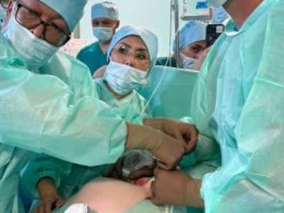 
                    Впервые в Казахстане проведена операция по спасению плода 
                