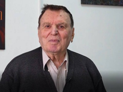 
                    Токаев наградил орденом Лаки Кесоглу
                