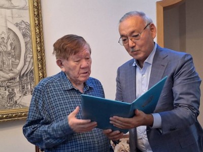 
                    В Парламенте Казахстана высоко оценили вклад Мухтара Шаханова в литературу
                