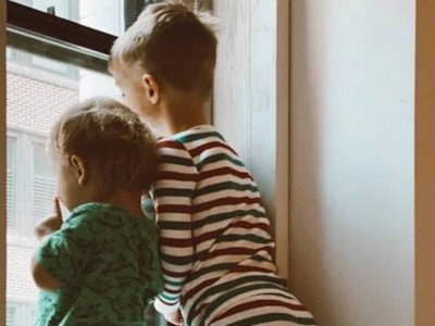 
                    Шестилетний мальчик выпал из окна четвертого этажа в Акмолинской области
                