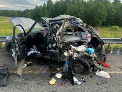 
                    Грузовик въехал в припаркованное на обочине авто в Акмолинской области
                