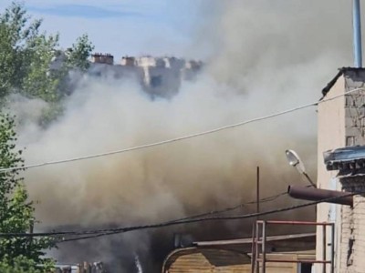 
                    Огнеборцы потушили пожар на территории банного комплекса в Астане
                