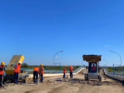 
                    Поврежденный во время весеннего паводка мост реконструируют в Актюбинской области
                