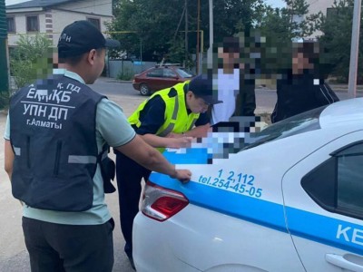 
                    Граждане Индии занимались наркоторговлей в Алматы 
                