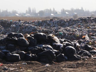 
                    Прокуроры в ЗКО предотвратили сверхнормативное размещение отходов на полигоне ТБО
                