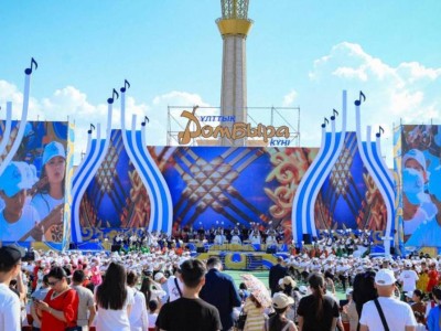 
                    1,5 тысяч музыкантов одновременно исполнили кюй в Актобе в День домбры 
                