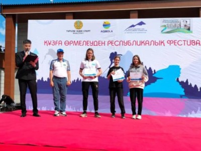 
                    Более 200 спортсменов-любителей покорили вершину «Окжетпес» в Бурабае
                