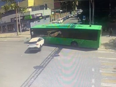
                    Смертельное ДТП с автобусом в Алматы: спровоцировавшая аварию водитель задержана и водворена в ИВС
                