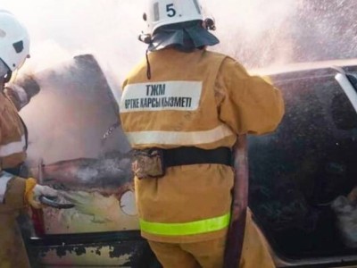 
                    Автомашина загорелась во дворе многоэтажки в Кызылорде 
                