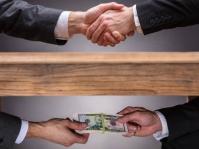 
                    Задержаны четыре руководителя нефтяных компаний  
                