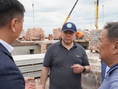 
                    Бозумбаев проверил строительство домов после паводков в Акмолинской области
                