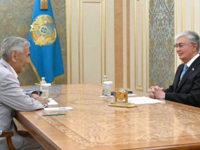 
                    Токаев побеседовал с зампредседателя «Организации ветеранов» 
                