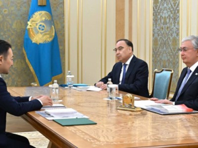 
                    Токаев принял генсека СВМДА Кайрата Сарыбая 
                