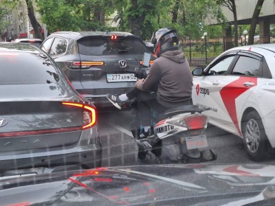 
                    Шумные мопеды задержали полицейские Алматы 
                
