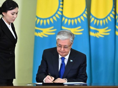 
                    «Особый статус» получили журналисты Казахстана: Токаев подписал закон о масс-медиа
                