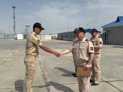 
                    Спасли спортсменов в Каспийском море: военных моряков наградили в Актау 
                