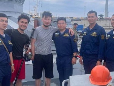 
                    Казахстанские моряки спасли людей, унесенных в открытое море
                