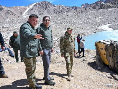 
                    Аким Алматы ознакомился с ситуацией на моренных озерах в горах 
                