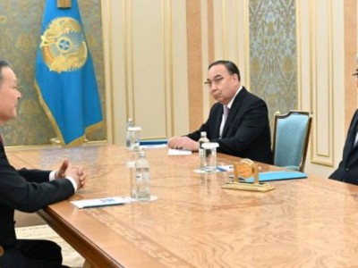
                    Токаев принял Кайрата Умарова
                