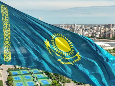 
                    Токаев принял участие в церемонии поднятия Государственного флага
                
