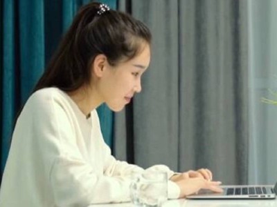 
                    Вниманию родителей: чем интернет может быть опасным для детей  
                
