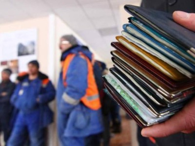 
                    Сколько иностранцев работают в Казахстане
                