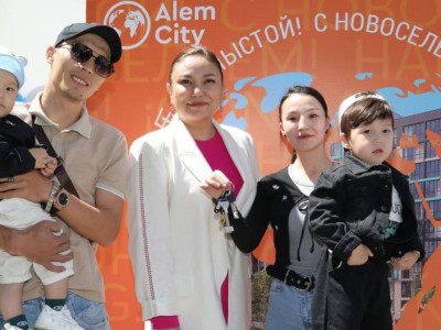 
                    Очередникам вручили ключи от квартир в Алматы
                
