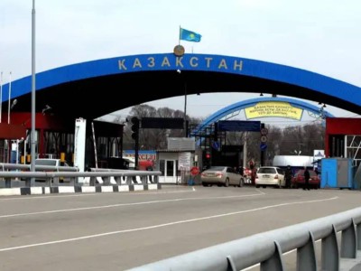 
                    Беспорядки в Бишкеке: КНБ сделал заявление об обстановке на границе с Кыргызстаном 
                