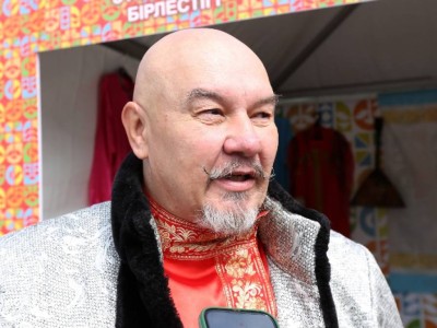 
                    Всеволод Лукашев: Пусть в каждом сердце живет неугасимая любовь к матери
                